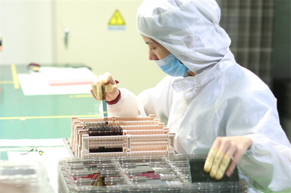 超越视觉的极致体验：7寸高清电容触摸显示屏的魅力
